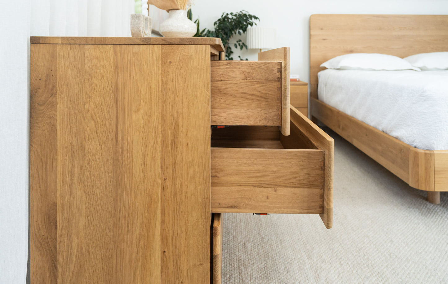 Solara Eclipse Solid American Oak Dresser