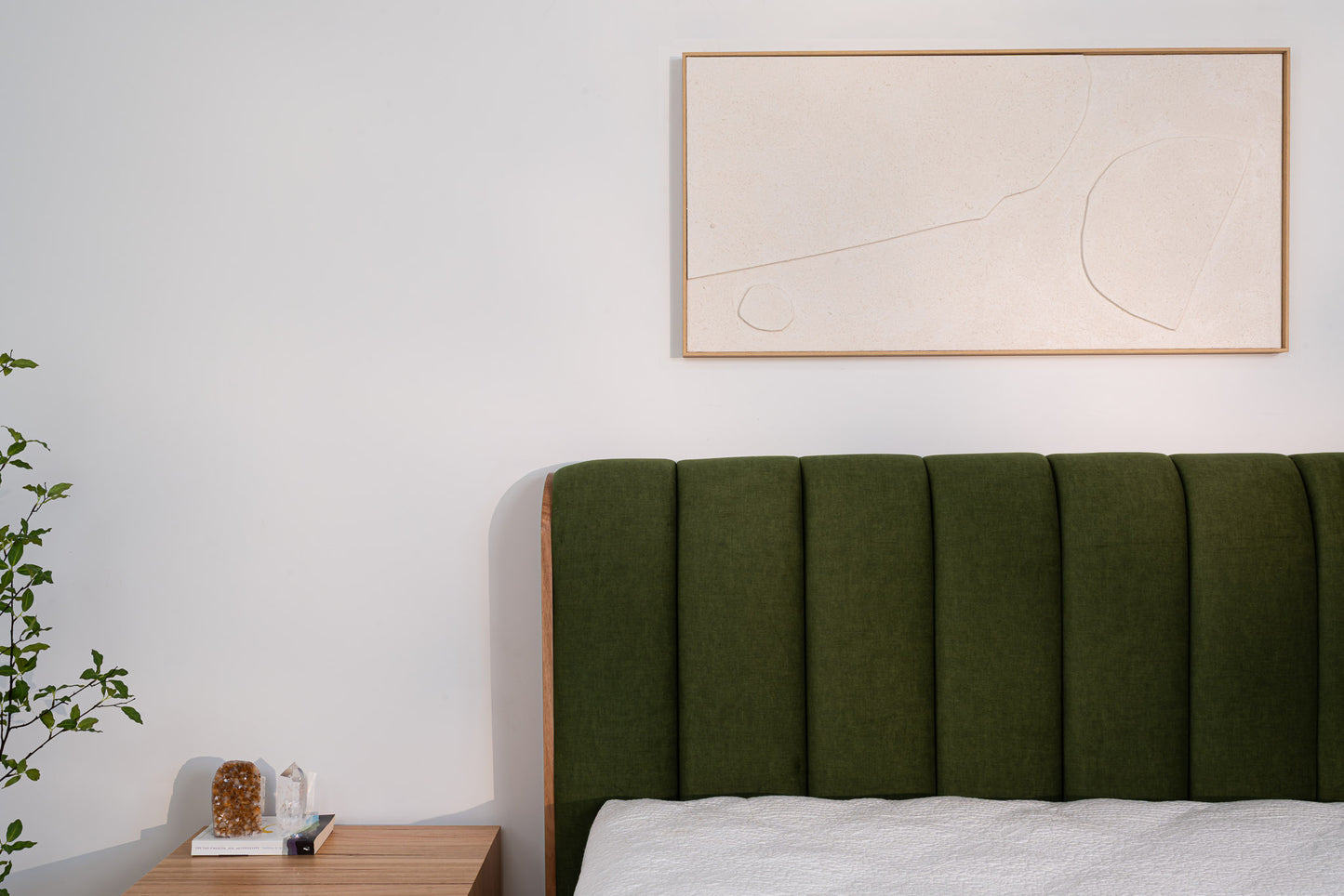 Ex Demo Yakka Cloud Tasmanian Oak Feature Grade Queen Size Bed Frame - Keesha Moss