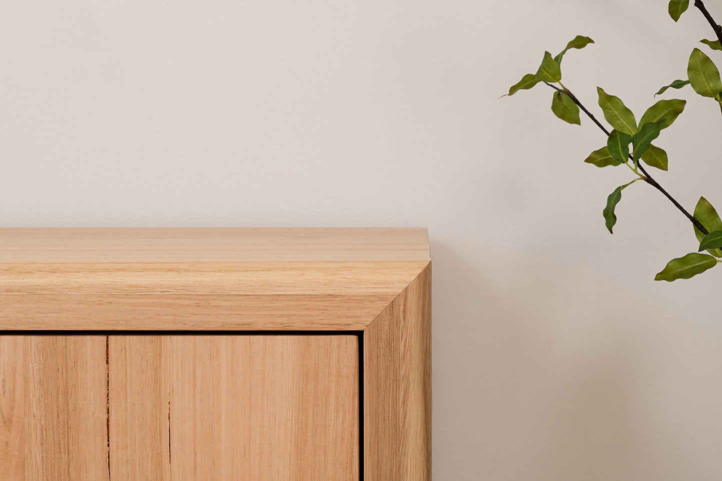 Yakka Tasmanian Oak Feature Grade Entertainment Unit