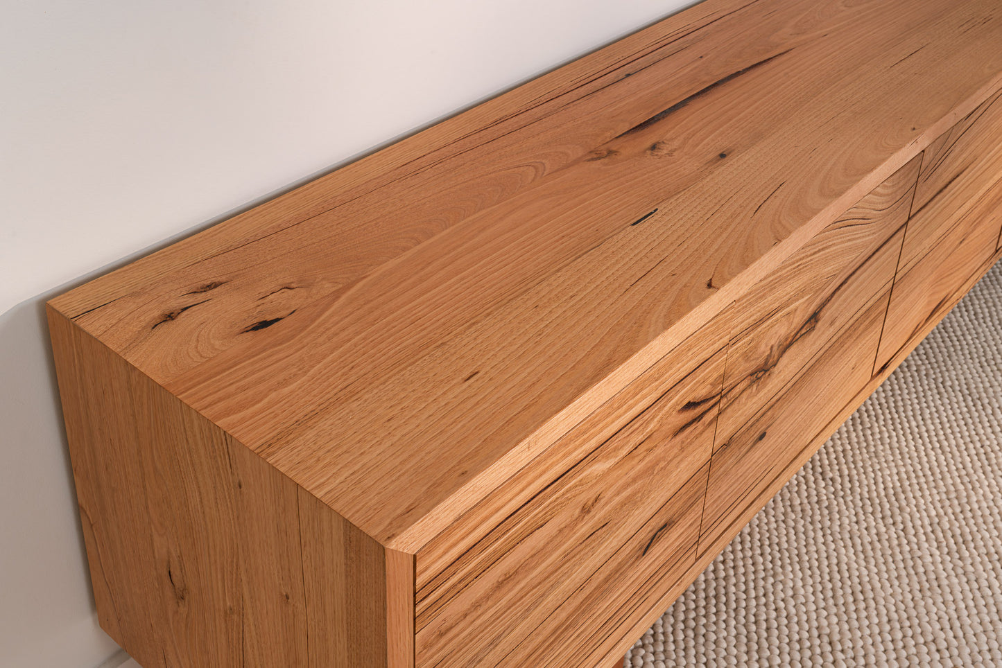 Hermes Messmate Entertainment Unit