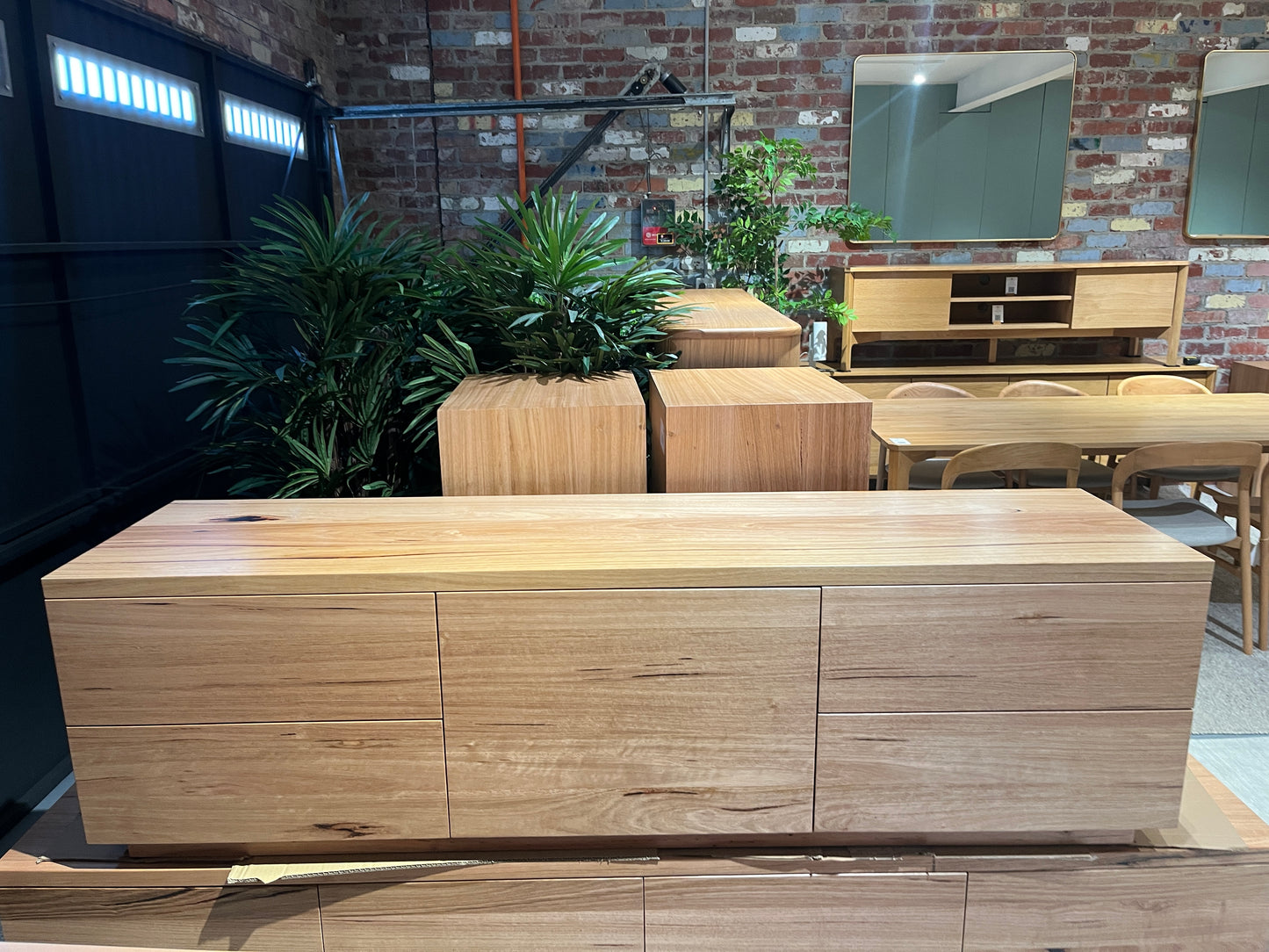 Ex Demo Elijah Messmate Entertainment Unit 1.8m